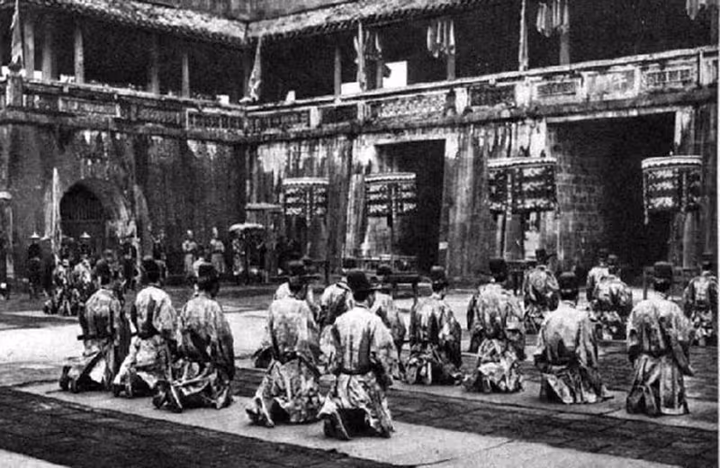 2. lễ ban sóc triều nguyễn xưa (Ảnh tư liệu trung tâm bảo tồn di tích cố đô huế)